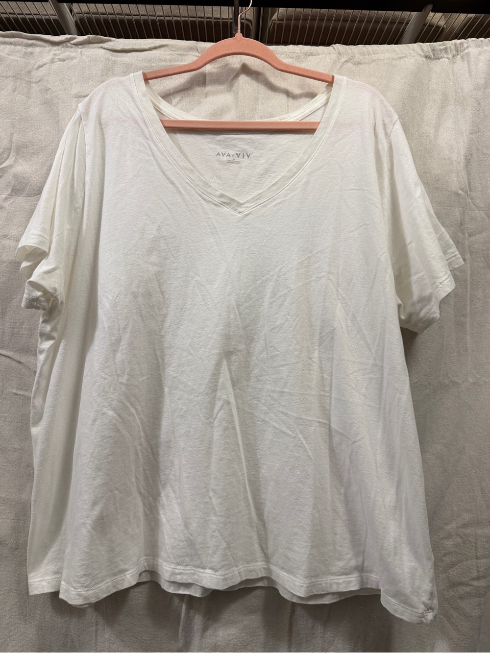 Ava & Viv Cream V-Neck Short Sleeve Tee